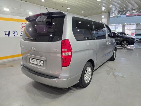 Hyundai Starex 12-Seater Wagon Smart — пробег 45 348 км — фото 4 из 5