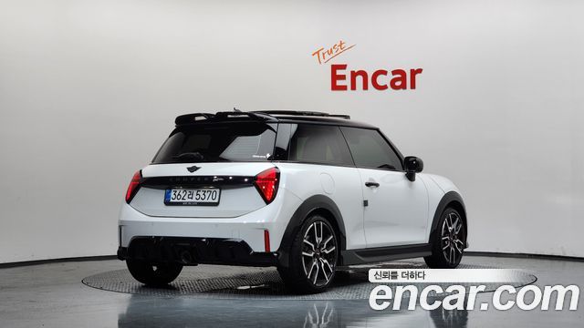 Mini Cooper JCW — пробег 5 695 км — фото 2 из 5