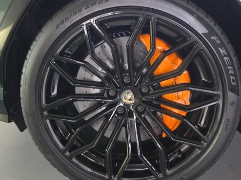 Lamborghini Urus 4.0 V8 SE — пробег 30 км — фото 5 из 5
