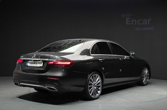 Mercedes-Benz E-Class E350 4MATIC AMG Line — пробег 72 561 км — фото 2 из 5
