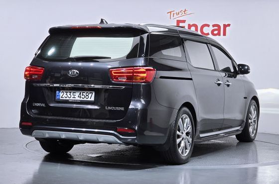 Kia Carnival 7-Seater Limousine VIP — пробег 49 740 км — фото 2 из 5