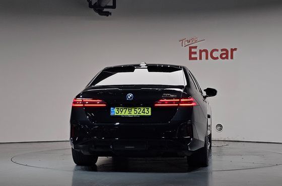 BMW i5 M60 xDrive — пробег 17 918 км — фото 4 из 5
