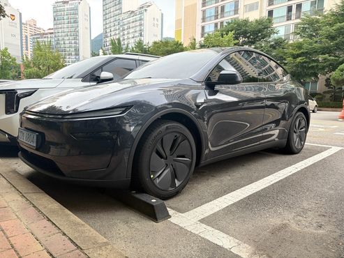Tesla Model Y Premium RWD — пробег 1 988 км — фото 2 из 5