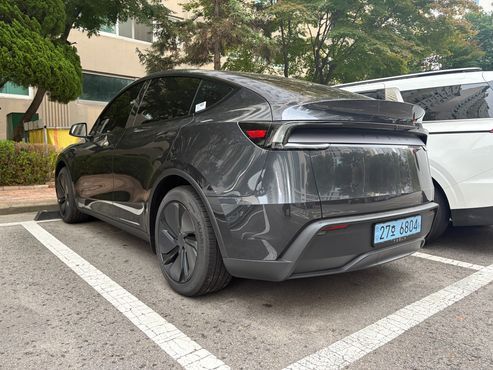Tesla Model Y Premium RWD — пробег 1 988 км — фото 4 из 5