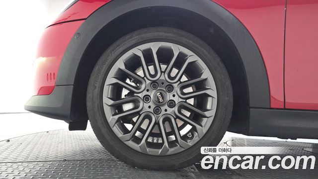 Mini Cooper Essential — пробег 6 881 км — фото 5 из 5