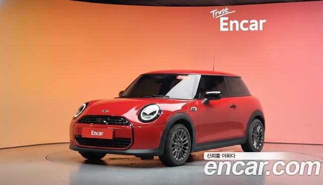 Mini Cooper Essential — пробег 6 881 км — фото 1 из 5