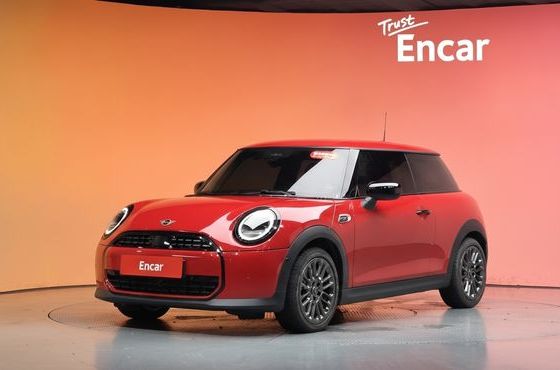 Mini Cooper Essential — пробег 6 881 км — фото 1 из 5