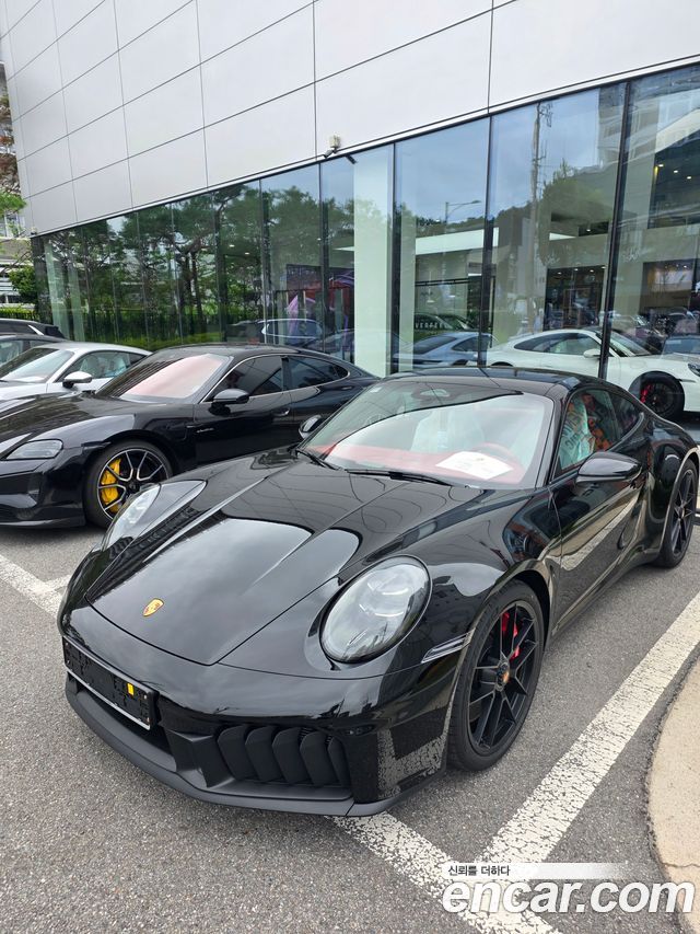 Porsche 911 Carrera 4 GTS — пробег 1 400 км — фото 5 из 5