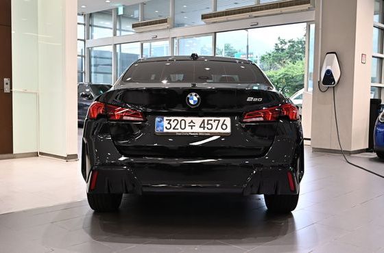 BMW 2-Series 220 M Sport — пробег 4 105 км — фото 3 из 5