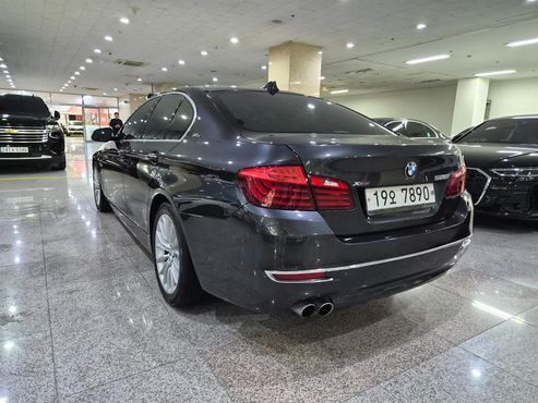 BMW 5-Series 528i Luxury Plus — пробег 82 672 км — фото 3 из 5