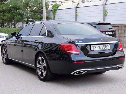 Mercedes-Benz E-Class E300 Avantgarde — пробег 42 878 км — фото 2 из 5