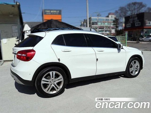 Mercedes-Benz GLA-Class GLA200 d 4MATIC — пробег 44 829 км — фото 2 из 5