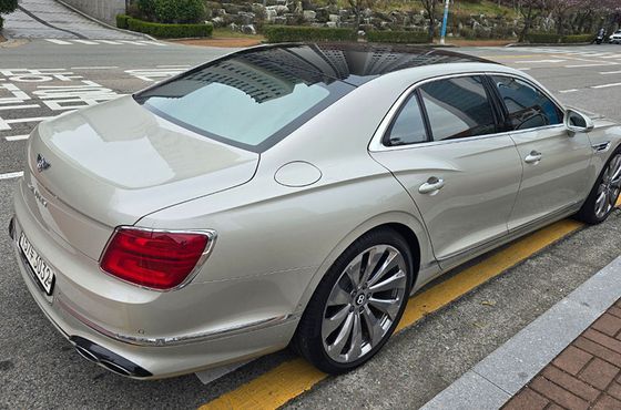 Bentley Flying Spur 4.0 S — пробег 20 996 км — фото 4 из 5