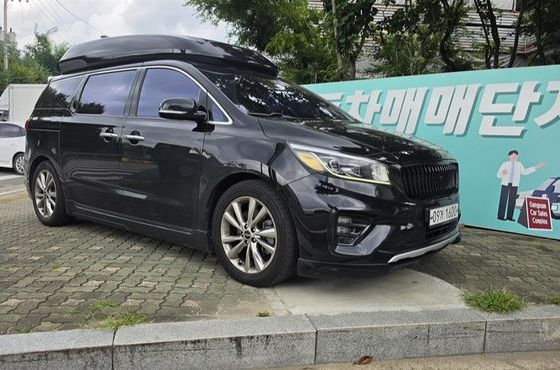 Kia Carnival 9-Seater Hi-Limousine Noblesse Special — пробег 98 196 км — фото 1 из 5