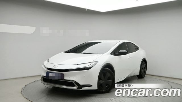 Toyota Prius 2.0 PHEV SE — пробег 13 824 км — фото 1 из 5