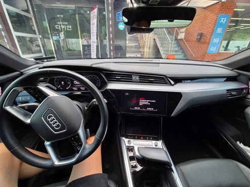 Audi e-tron 55 Quattro Sportback — пробег 68 000 км — фото 5 из 5