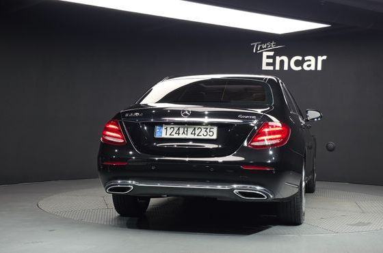 Mercedes-Benz E-Class E220d 4MATIC Exclusive — пробег 127 267 км — фото 4 из 5