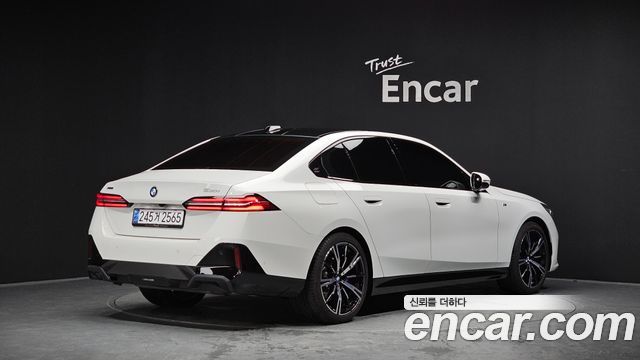 BMW 5-Series 530i xDrive M Sport — пробег 5 696 км — фото 2 из 5