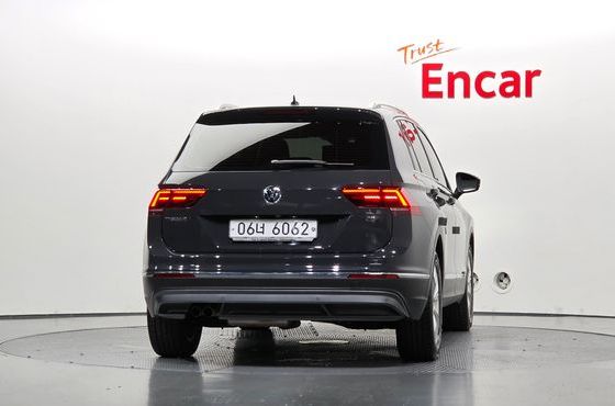 Volkswagen Tiguan 2.0 TDI Premium — пробег 86 379 км — фото 4 из 5