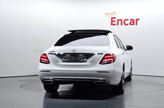Mercedes-Benz E-Class E300 Avantgarde — пробег 116 467 км — фото 4 из 5