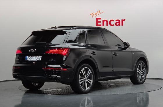 Audi Q5 45 TFSI Quattro Premium — пробег 26 090 км — фото 2 из 5