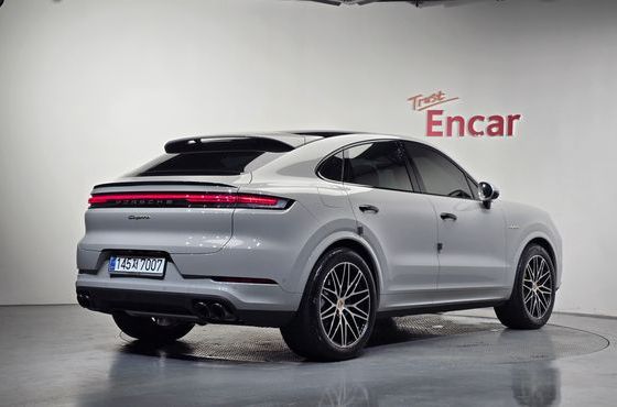 Porsche Cayenne 3.0 E-Hybrid Coupe — пробег 12 165 км — фото 2 из 5