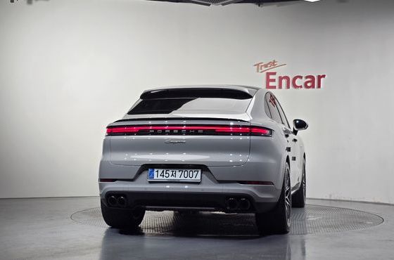 Porsche Cayenne 3.0 E-Hybrid Coupe — пробег 12 165 км — фото 4 из 5