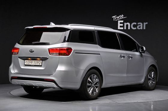 Kia Carnival 9-seater Luxury — пробег 119 642 км — фото 2 из 5