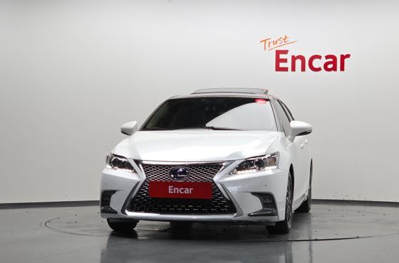 Lexus CT200h 1.8 Supreme ZWA10 — пробег 17 760 км — фото 3 из 5