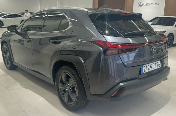 Lexus UX 2.0 2WD — пробег 8 360 км — фото 2 из 5