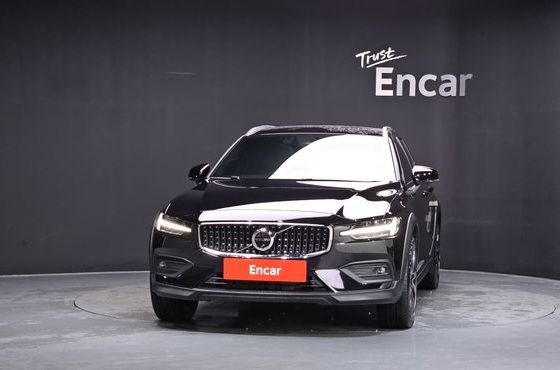 Volvo V60 B5 Ultra AWD — пробег 5 771 км — фото 3 из 5