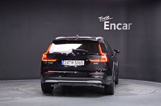 Volvo V60 B5 Ultra AWD — пробег 5 771 км — фото 4 из 5