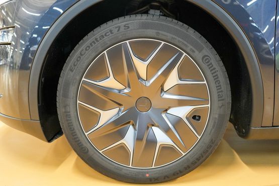 Tesla Model Y L Long Range AWD — пробег 10 км — фото 5 из 5