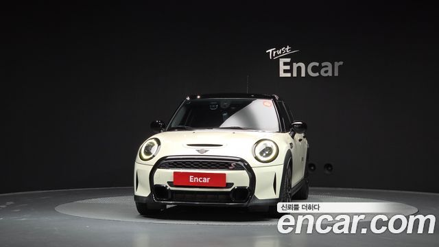 Mini Cooper 5Door Classic Launch Pack Third Generation — пробег 98 286 км — фото 3 из 5
