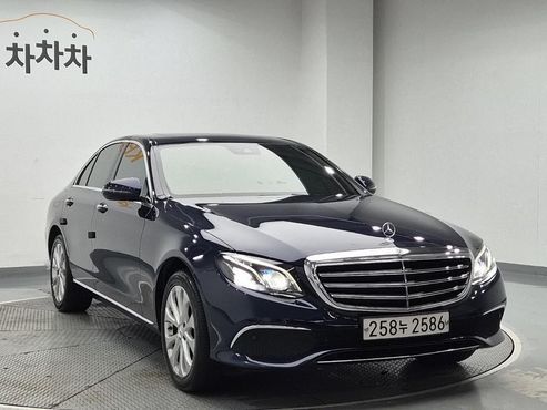 Mercedes-Benz E-Class E220d 4MATIC Exclusive — пробег 69 340 км — фото 4 из 5