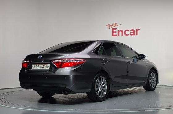 Toyota Camry Hybrid XLE — пробег 126 801 км — фото 2 из 5