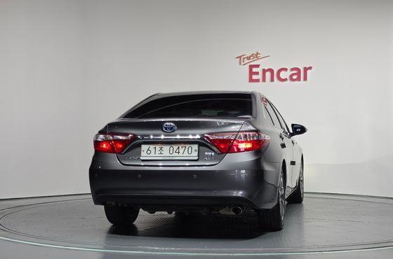 Toyota Camry Hybrid XLE — пробег 126 801 км — фото 4 из 5