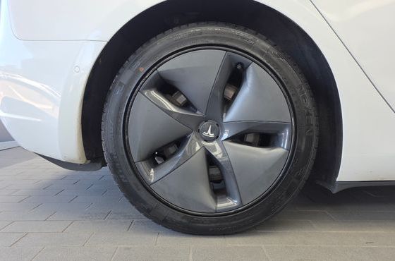 Tesla Model 3 Long Range AWD — пробег 171 209 км — фото 5 из 5