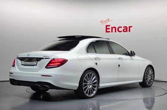 Mercedes-Benz E-Class E350 4MATIC AMG Line — пробег 85 456 км — фото 2 из 5