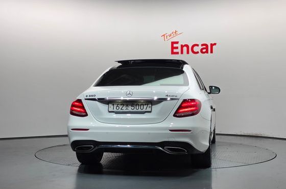 Mercedes-Benz E-Class E350 4MATIC AMG Line — пробег 85 456 км — фото 4 из 5