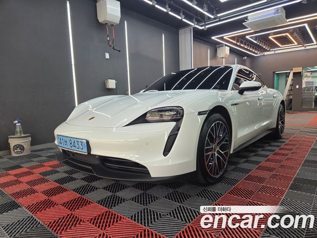 Porsche Taycan Base — пробег 47 300 км — фото 1 из 5