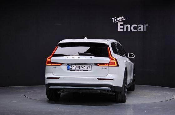 Volvo V60 B5 Ultra AWD — пробег 2 101 км — фото 4 из 5