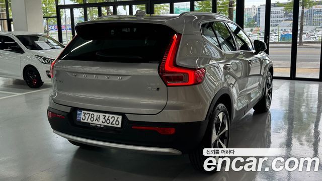 Volvo XC40 B4 Ultra Bright — пробег 3 146 км — фото 2 из 5