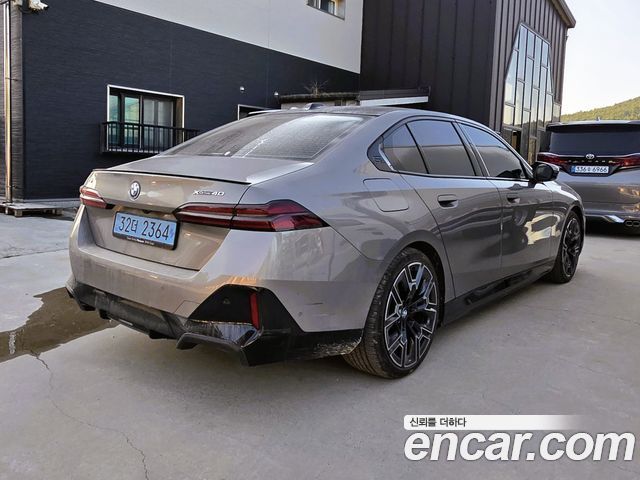 BMW i5 eDrive 40 M Sport Pro — пробег 9 000 км — фото 3 из 5