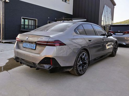 BMW i5 eDrive 40 M Sport Pro — пробег 9 000 км — фото 3 из 5