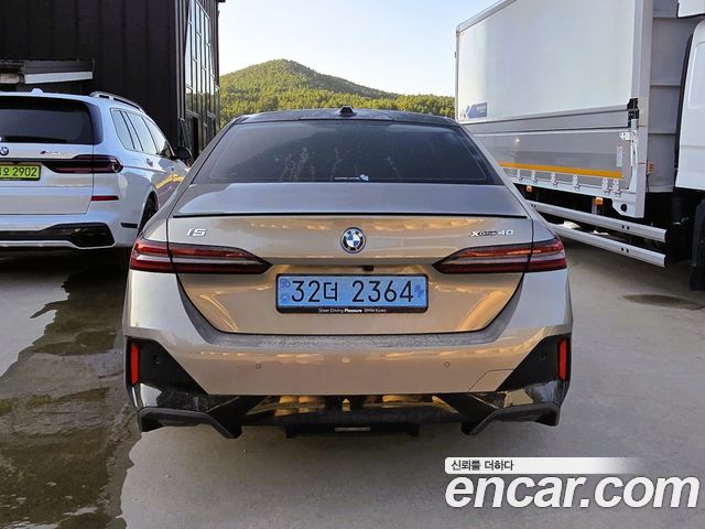 BMW i5 eDrive 40 M Sport Pro — пробег 9 000 км — фото 4 из 5