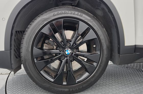 BMW X1 xDrive 20i Advantage — пробег 42 091 км — фото 5 из 5