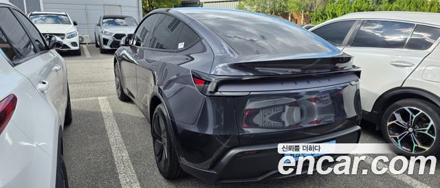 Tesla Model Y Premium RWD — пробег 1 365 км — фото 3 из 5
