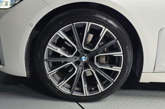 BMW 7-Series 740Li xDrive M Sport Package — пробег 48 517 км — фото 5 из 5