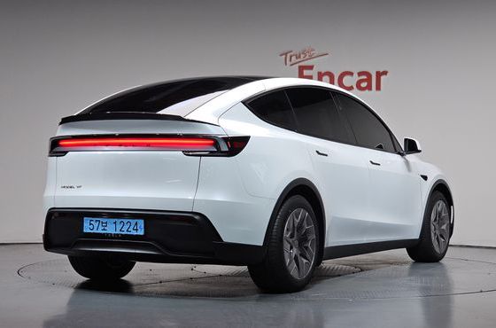Tesla Model Y L Long Range AWD — пробег 39 км — фото 2 из 5